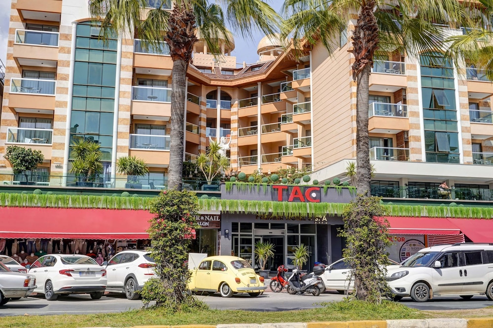 Taç Premier Hotel & Spa — Hotel building in Alanya