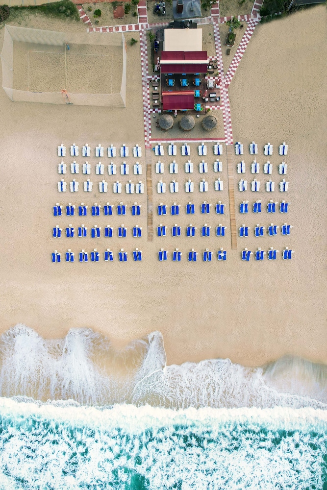 Taç Premier Hotel & Spa — Beach in Alanya