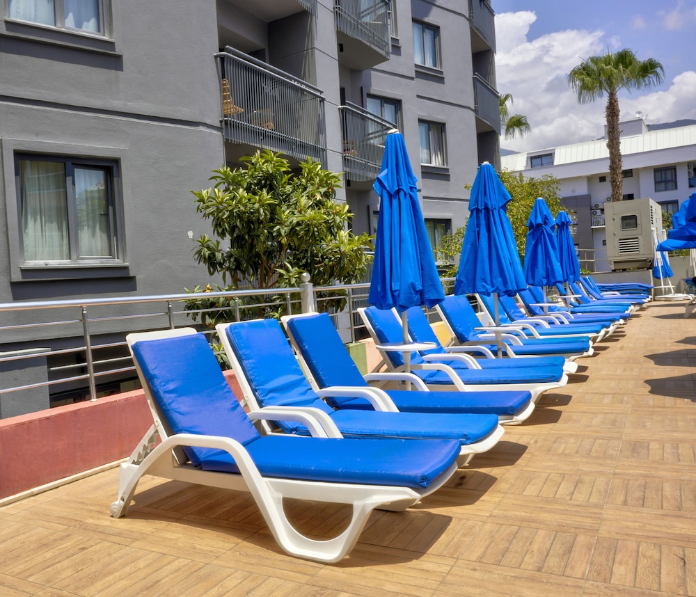 Taç Premier Hotel & Spa — Hotel building in Alanya