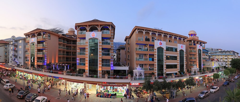 Taç Premier Hotel & Spa — Hotel building in Alanya