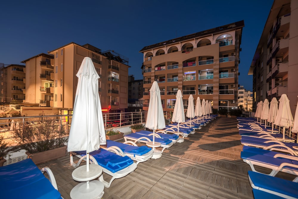 Taç Premier Hotel & Spa — Hotel building in Alanya