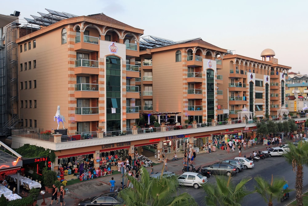 Taç Premier Hotel & Spa — Hotel building in Alanya