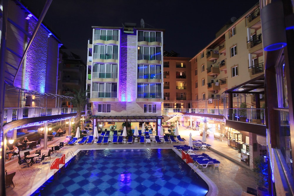 Taç Premier Hotel & Spa — Hotel building in Alanya