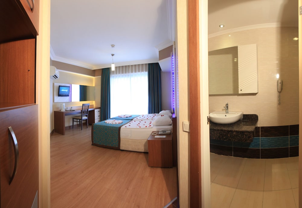 Taç Premier Hotel & Spa — Hotel rooms in Alanya