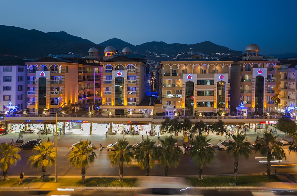 Taç Premier Hotel & Spa — Hotel building in Alanya
