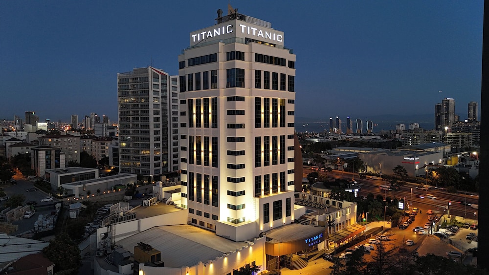 Titanic Business Kartal - zdjęcie 3