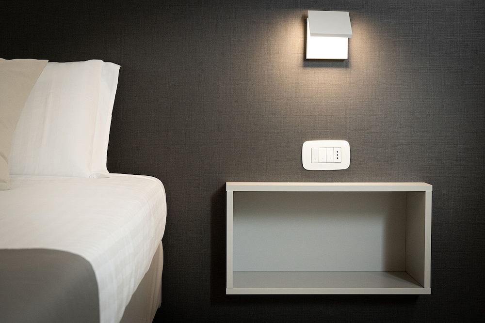 Hotel Continental - Tonelli Hotels — Hotel rooms in Torbole, Trentino-Alto Adige