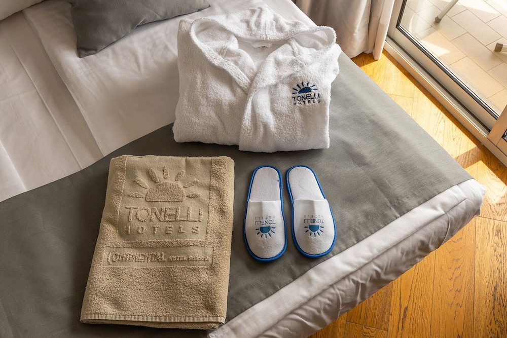Hotel Continental - Tonelli Hotels — Hotel rooms in Torbole, Trentino-Alto Adige