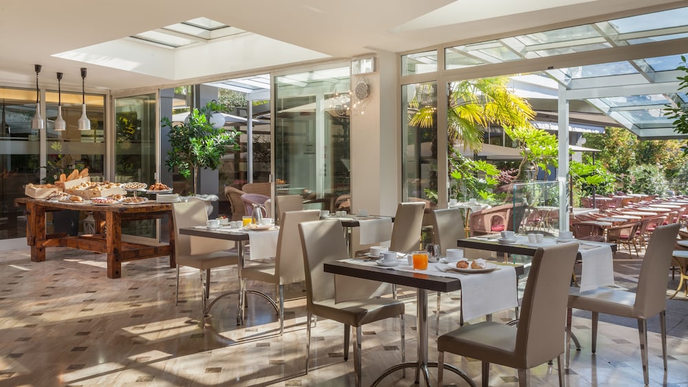 Hotel Continental - Tonelli Hotels — Restaurant & bars in Torbole, Trentino-Alto Adige