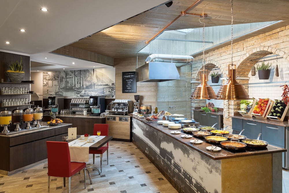 Hotel Continental - Tonelli Hotels — Restaurant & bars in Torbole, Trentino-Alto Adige