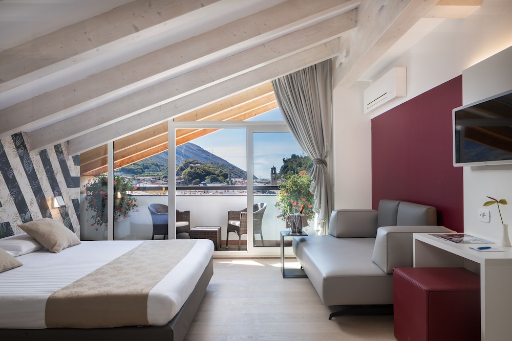 Hotel Continental - Tonelli Hotels — Hotel rooms in Torbole, Trentino-Alto Adige