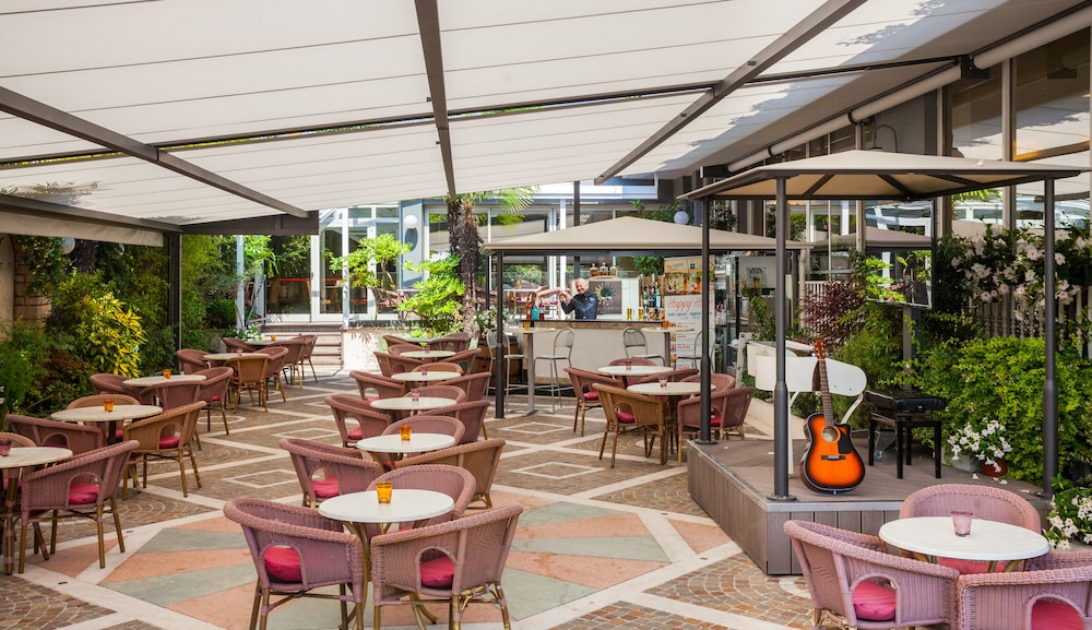 Hotel Continental - Tonelli Hotels — Restaurant & bars in Torbole, Trentino-Alto Adige