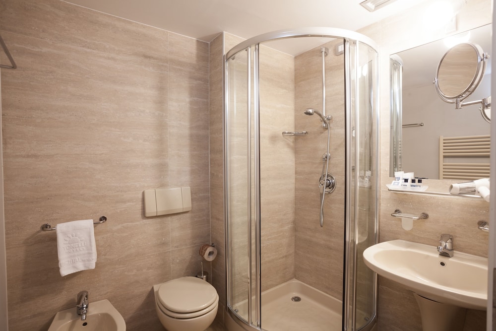 Hotel Continental - Tonelli Hotels — Hotel rooms in Torbole, Trentino-Alto Adige