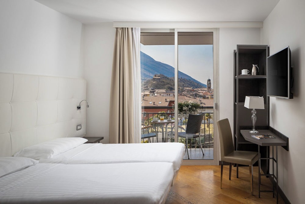 Hotel Continental - Tonelli Hotels — Hotel rooms in Torbole, Trentino-Alto Adige