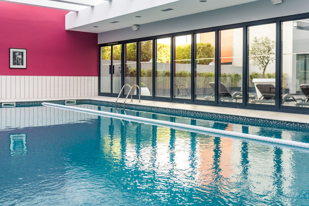 Vila Gale Opera Hotel — Swimming pool in Lisbon, Lisboa