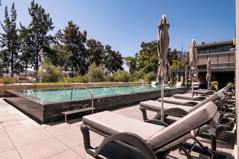 Vila Gale Opera Hotel — Swimming pool in Lisbon, Lisboa