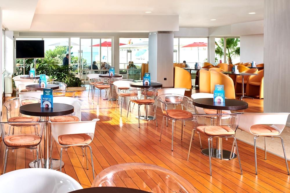 Hotel Delfin Plava Laguna — Restaurant & bars in Poreč, Istria