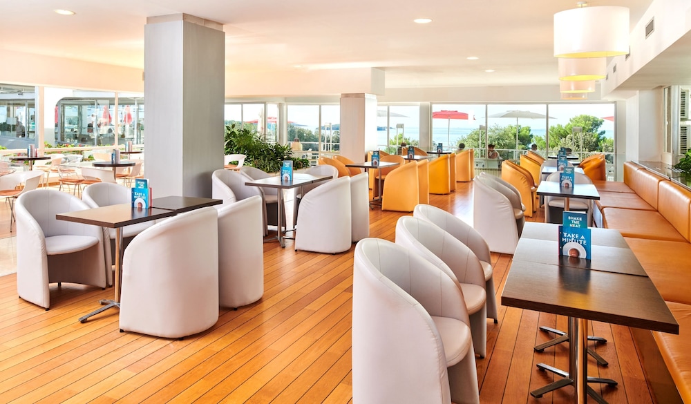 Hotel Delfin Plava Laguna — Restaurant & bars in Poreč, Istria
