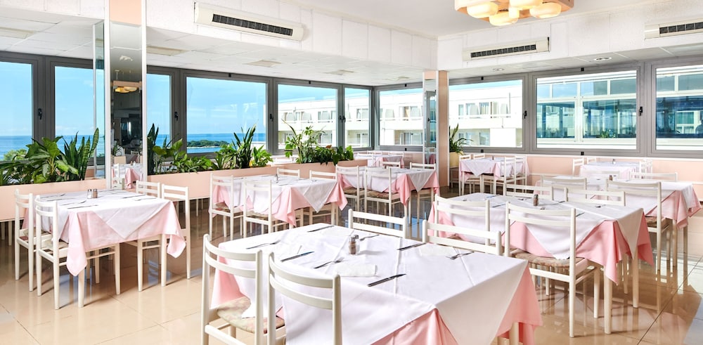Hotel Delfin Plava Laguna — Restaurant & bars in Poreč, Istria