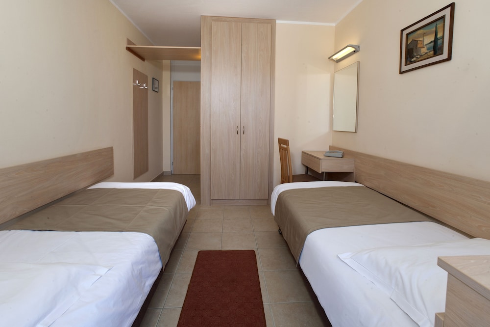 Hotel Delfin Plava Laguna — Hotel rooms in Poreč, Istria