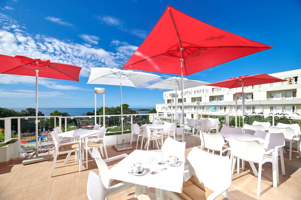 Hotel Delfin Plava Laguna — Restaurant & bars in Poreč, Istria