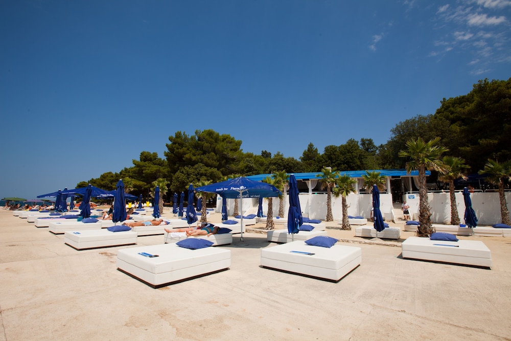 Hotel Delfin Plava Laguna — Beach in Poreč, Istria