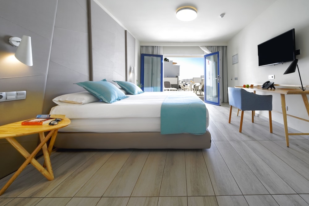 Aqua Suites — Hotel rooms in Puerto del Carmen, Canary Islands