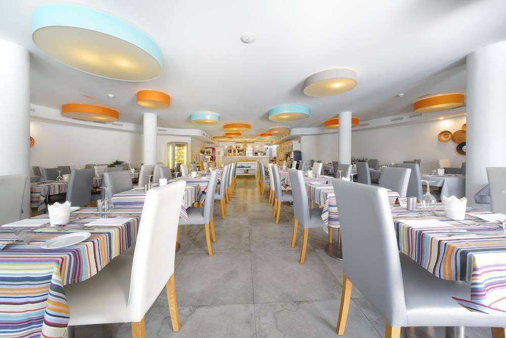 Aqua Suites — Restaurant & bars in Puerto del Carmen, Canary Islands