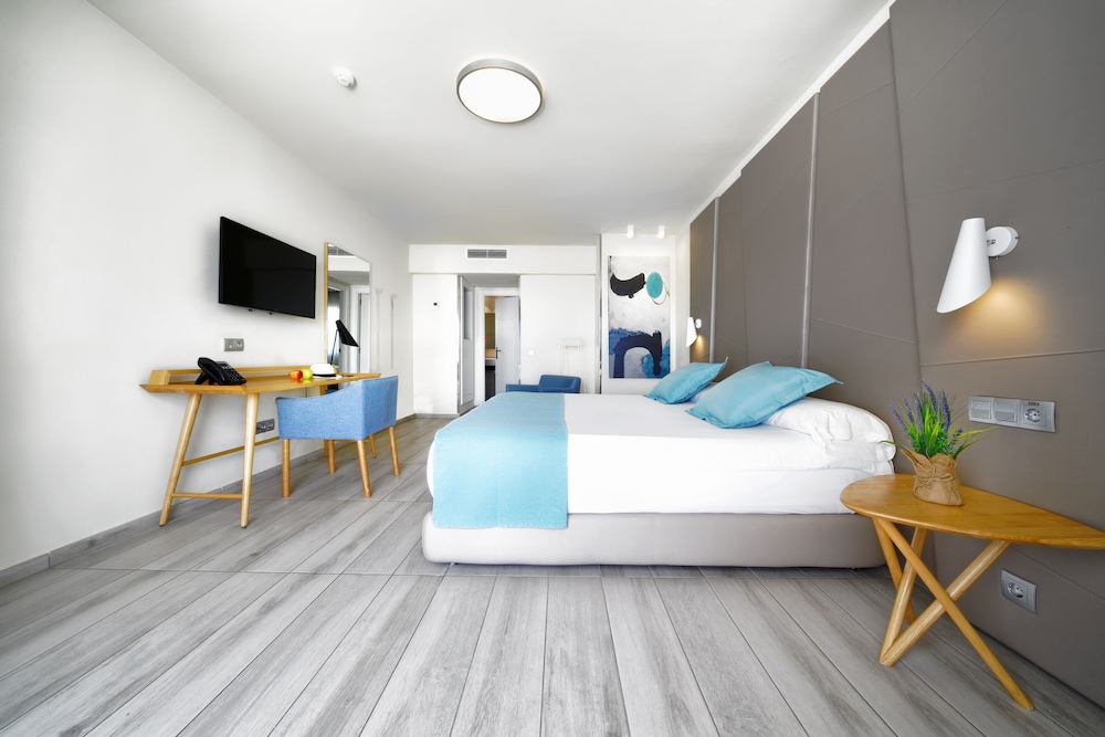 Aqua Suites — Hotel rooms in Puerto del Carmen, Canary Islands