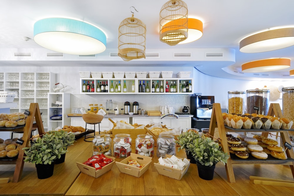 Aqua Suites — Restaurant & bars in Puerto del Carmen, Canary Islands