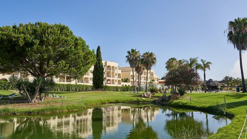 The Navigator - Palm Oasis Alvor — Hotel building in Alvor, Faro