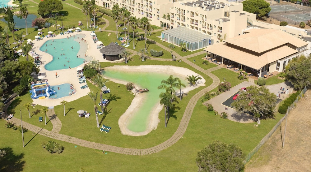 The Navigator - Palm Oasis Alvor — Swimming pool in Alvor, Faro