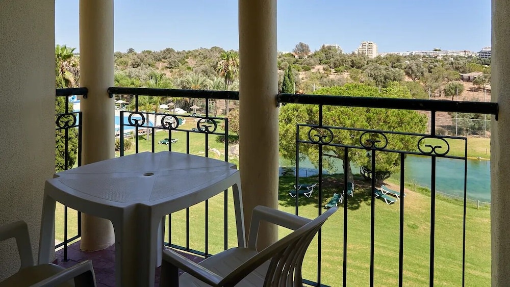 The Navigator - Palm Oasis Alvor — Swimming pool in Alvor, Faro