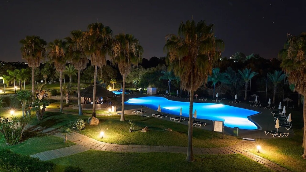 The Navigator - Palm Oasis Alvor — Swimming pool in Alvor, Faro