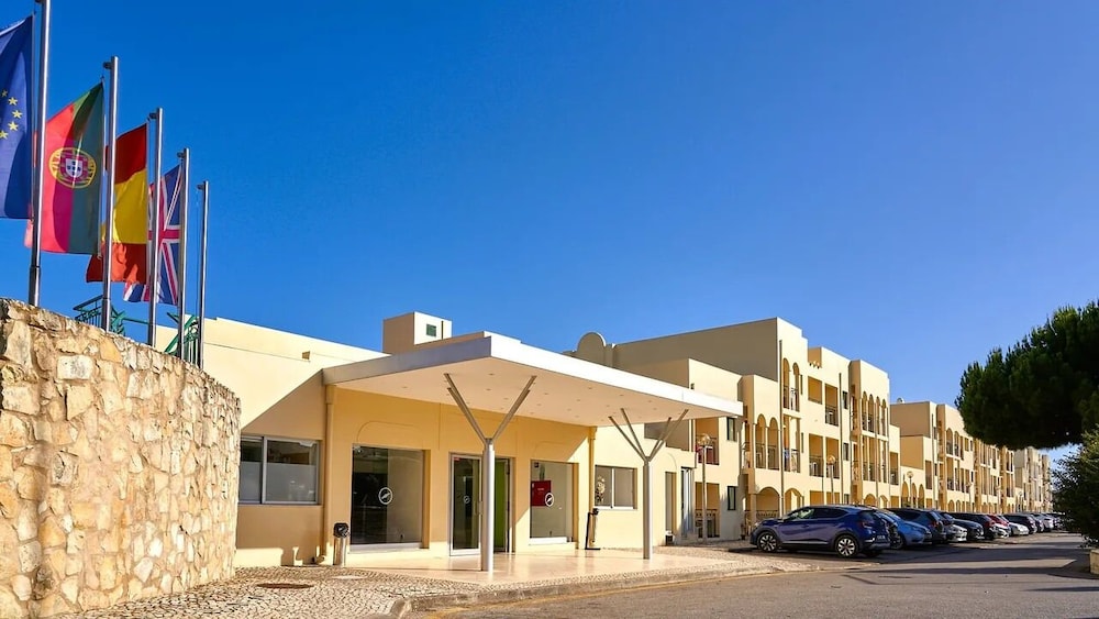 The Navigator - Palm Oasis Alvor — Hotel building in Alvor, Faro