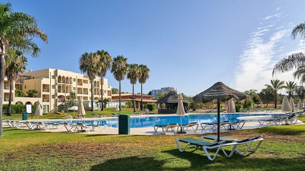 The Navigator - Palm Oasis Alvor — Swimming pool in Alvor, Faro