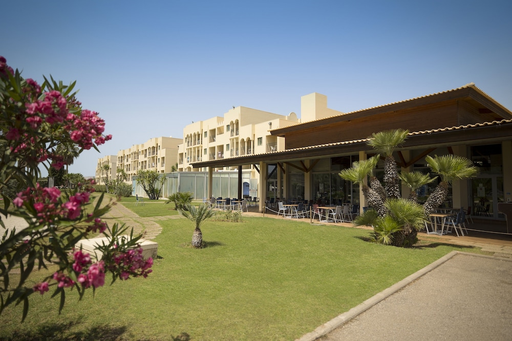 The Navigator - Palm Oasis Alvor — Restaurant & bars in Alvor, Faro