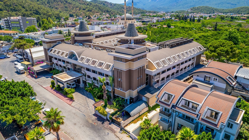 Hotel Viking Star — Hotel building in Kemer