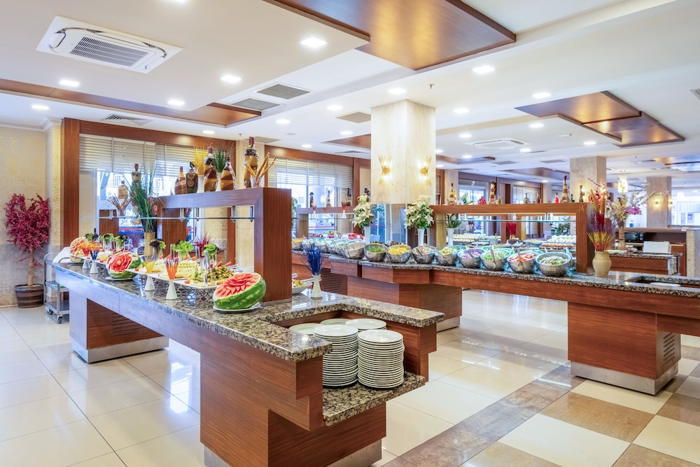Hotel Viking Star — Restaurant & bars in Kemer
