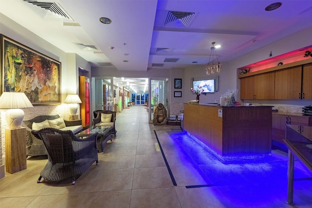 Hotel Viking Star — Hotel building in Kemer