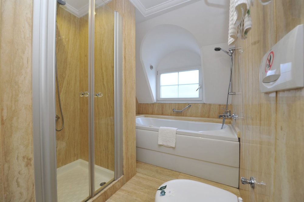Hotel Yasmak Sultan — Hotel rooms in Istanbul, Istanbul