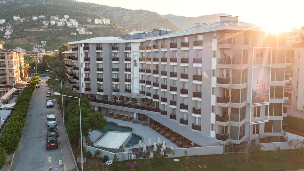 Kleopatra Dreams Beach Hotel — Hotel building in Alanya