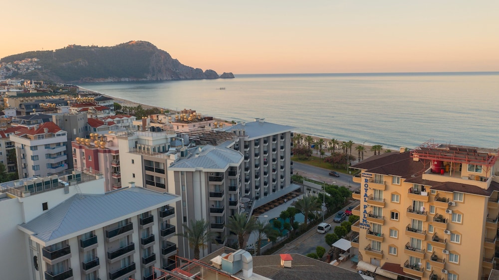 Kleopatra Dreams Beach Hotel — Hotel building in Alanya