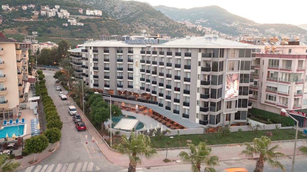 Kleopatra Dreams Beach Hotel — Hotel building in Alanya