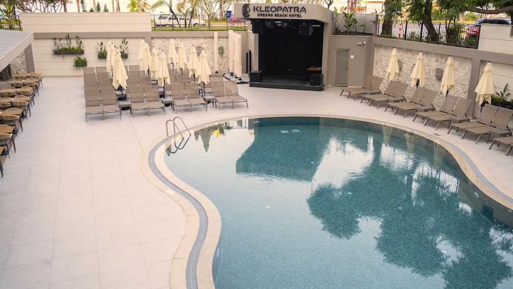 Kleopatra Dreams Beach Hotel — Swimming pool in Alanya