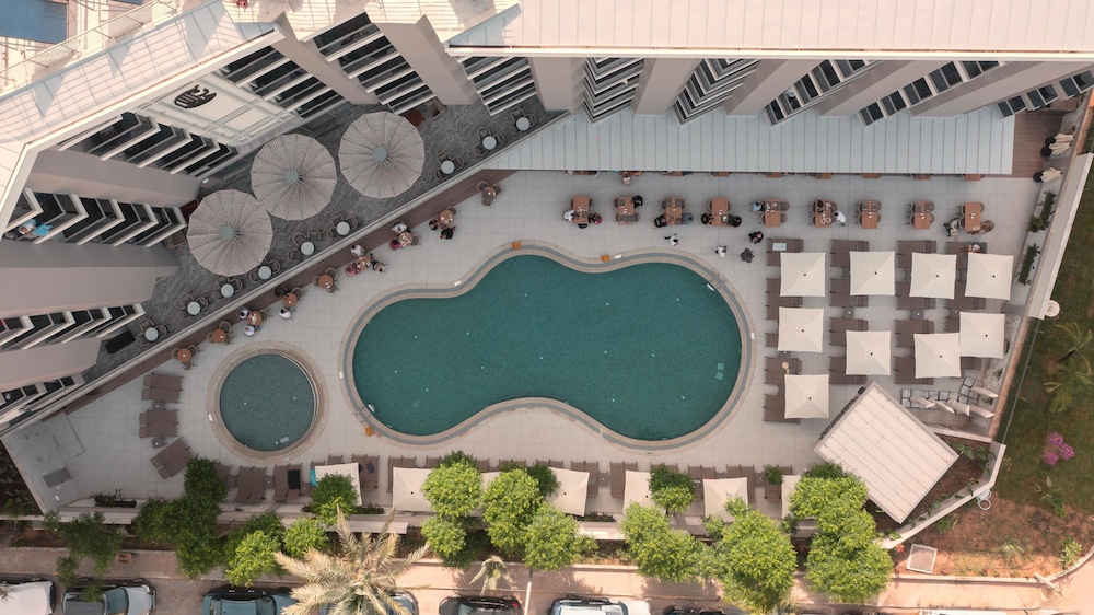 Kleopatra Dreams Beach Hotel — Swimming pool in Alanya