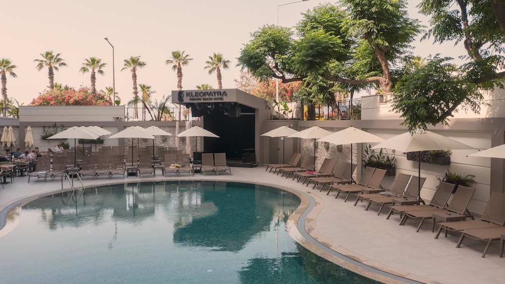 Kleopatra Dreams Beach Hotel — Swimming pool in Alanya