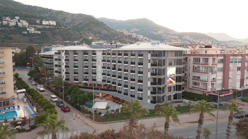 Kleopatra Dreams Beach Hotel — Hotel building in Alanya