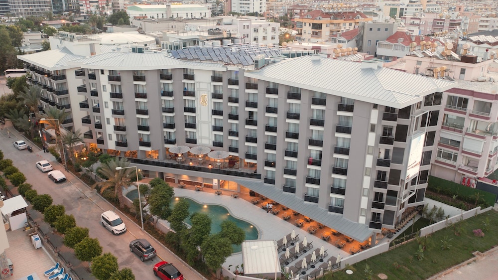 Kleopatra Dreams Beach Hotel — Hotel building in Alanya