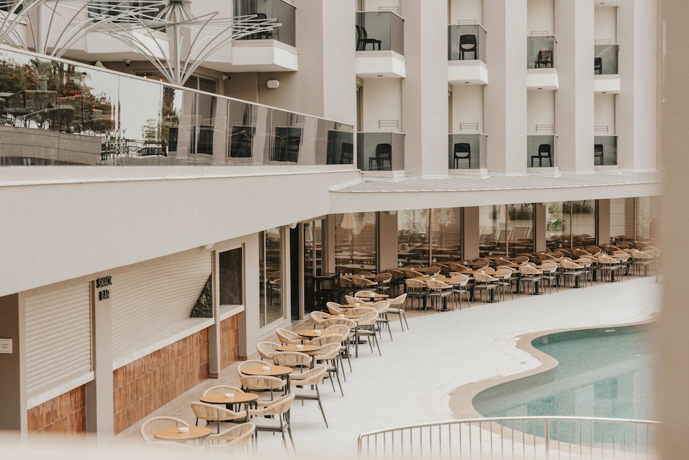 Kleopatra Dreams Beach Hotel — Restaurant & bars in Alanya